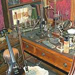 London - Sherlock Holmes Museum: Holmes Arbeitstisch